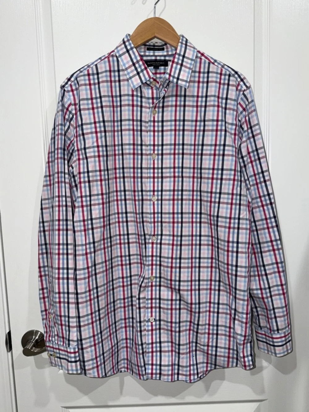 Banana Republic Camden fit White Button-Down Shirt w/ Blue & pink Plaid non iron